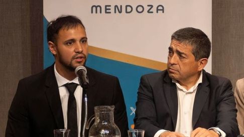 El fiscal Juan Manuel Sánchez llevó adelante las acusaciones contra vecinos y asambleístas de Uspallata. En la foto, junto Walter Marcolini (UCR), El fiscal Juan Manuel Sánchez llevó adelante las acusaciones contra vecinos y asambleístas de Uspallata. En la foto, junto Walter Marcolini (UCR),