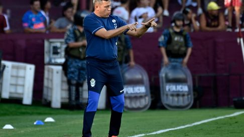 Diego Flores en su estreno como entrenador del Lobo Diego Flores en su estreno como entrenador del Lobo