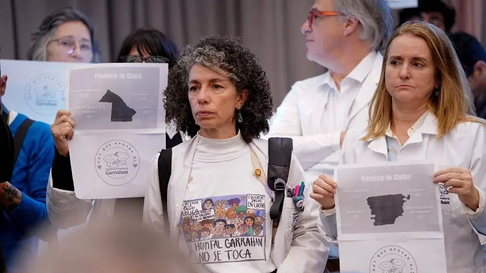 Médicos del Garrahan en comisiones de Diputados pidiendo por el financiamiento del hospital. Médicos del Garrahan en comisiones de Diputados pidiendo por el financiamiento del hospital.