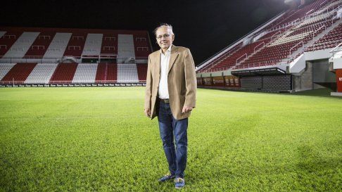 Estudiantes recordó a otra de sus glorias: Alejandro Sabella Estudiantes recordó a otra de sus glorias: Alejandro Sabella