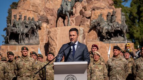 Luis Petri volverá al Cerro de la Gloria con un acto que tendrá mucho de campaña electoral. Luis Petri volverá al Cerro de la Gloria con un acto que tendrá mucho de campaña electoral.