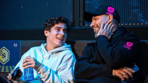 Franco Colapinto habla con el Kun en Madrid. Franco Colapinto habla con el Kun en Madrid.