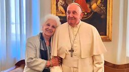 Estela de Carlotto junto al papa Francisco.&nbsp;