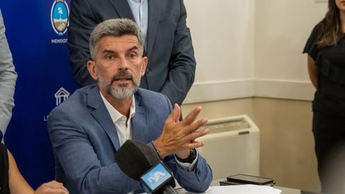 El intendente Ulpiano Suárez le respondió al Arzobispado por las personas en situación de calle. El intendente Ulpiano Suárez le respondió al Arzobispado por las personas en situación de calle.