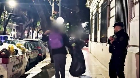 Jorge Macri refuerza operativos en contenedores de basura mientras crece la pobreza en CABA. Jorge Macri refuerza operativos en contenedores de basura mientras crece la pobreza en CABA.