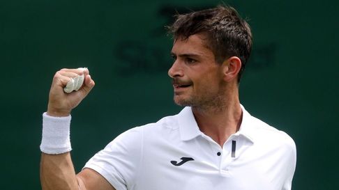 Mariano Navone avanza en Wimbledon. Mariano Navone avanza en Wimbledon.