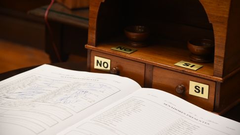 Sebastián Soneira tuvo 23 bolillas a favor de su postulación al Ministerio Público Fiscal. Lo acompañó media doce de opositores. Sebastián Soneira tuvo 23 bolillas a favor de su postulación al Ministerio Público Fiscal. Lo acompañó media doce de opositores.