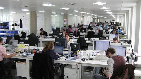 La reforma laboral que planifica el Gobierno cambia radicalmente la relación de los trabajadores con las empresas. La reforma laboral que planifica el Gobierno cambia radicalmente la relación de los trabajadores con las empresas.