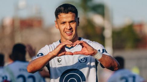 Álex Arce fue convocado a la selección de Paraguay y sufre Independiente Rivadavia. Álex Arce fue convocado a la selección de Paraguay y sufre Independiente Rivadavia.