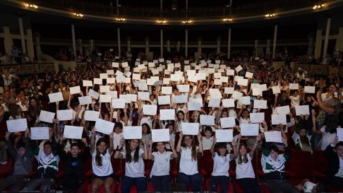 la plata: reconocieron a los mejores promedios de las escuelas primarias la plata: reconocieron a los mejores promedios de las escuelas primarias