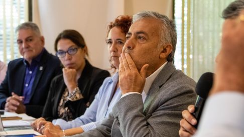 Los datos de Haciendarevelan que el gasto en personal o salarios decrece en el gobierno de Alfredo Cornejo. Los datos de Haciendarevelan que el gasto en personal o salarios decrece en el gobierno de Alfredo Cornejo.