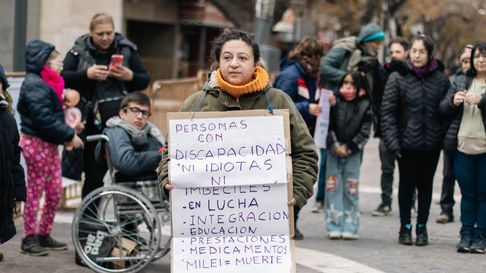 En Mendoza protestaron por la motosierra contra las políticas de discapacidad. En Mendoza protestaron por la motosierra contra las políticas de discapacidad.