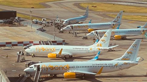 Flybondi dejó a miles de pasajeros varados con la cancelación masiva de vuelos. Flybondi dejó a miles de pasajeros varados con la cancelación masiva de vuelos.