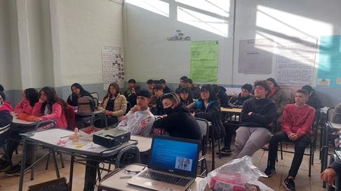 Diputada del PRO denuncia adoctrinamiento en escuelas de Mendoza. Diputada del PRO denuncia adoctrinamiento en escuelas de Mendoza.