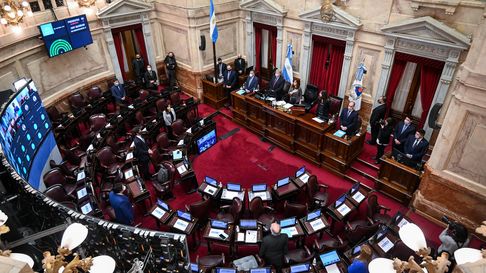 Los senadores tienen tiempo hasta la tercera semana de abril para tomar una decisión, ya que es el momento en que se liquidan los sueldos que percibirán en mayo. Los senadores tienen tiempo hasta la tercera semana de abril para tomar una decisión, ya que es el momento en que se liquidan los sueldos que percibirán en mayo.