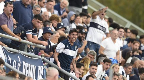 Pese a la victoria los hinchas de Gimnasia cantaron contra Diego Flores y Mariano Cowen Pese a la victoria los hinchas de Gimnasia cantaron contra Diego Flores y Mariano Cowen