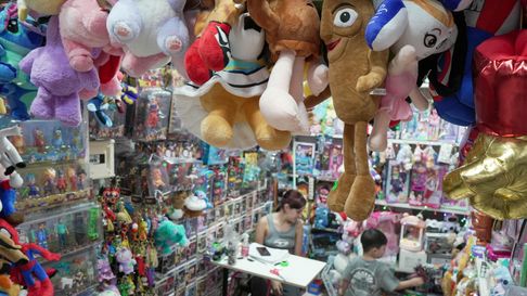 El comercio del centro espera remontar la crisis con las ventas navideñas. El comercio del centro espera remontar la crisis con las ventas navideñas.