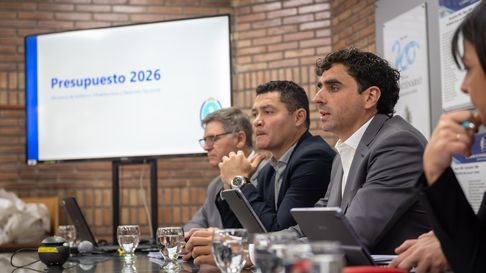 Natalio Mema, ministro de Gobierno, presentó el presupuesto en la Legislatura. Natalio Mema, ministro de Gobierno, presentó el presupuesto en la Legislatura.