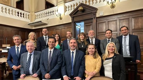 El Pro aguarda la definición de la Junta Electoral para ser parte de Alianza Provincias Unidas y la foto sería similar a La Unión Mendocina con la incorporación del Partido Socialista. El Pro aguarda la definición de la Junta Electoral para ser parte de Alianza Provincias Unidas y la foto sería similar a La Unión Mendocina con la incorporación del Partido Socialista.