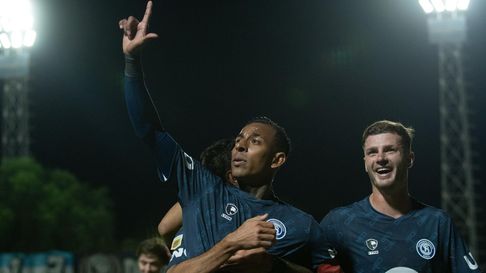 Independiente Rivadavia juega en La Plata. Independiente Rivadavia juega en La Plata.