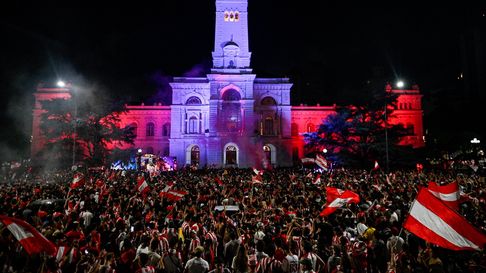 los hinchas de estudiantes coparon plaza moreno los hinchas de estudiantes coparon plaza moreno