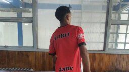 El joven fue detenido acusado de intentar robar en un supermercado de Maipú El joven fue detenido acusado de intentar robar en un supermercado de Maipú