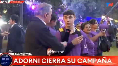 Militantes de LLA blanquearon en TV que les pagaron por hacer número en un acto de Adorni. Militantes de LLA blanquearon en TV que les pagaron por hacer número en un acto de Adorni.
