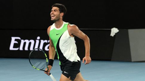 Carlos Alcaraz avanza en Australia. Carlos Alcaraz avanza en Australia.