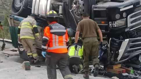 Otro muerto en el Paso a Chile: un camionero volcó en Guardia Vieja Otro muerto en el Paso a Chile: un camionero volcó en Guardia Vieja