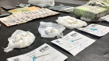 La Policía secuestró casi un kilo de cocaína que una pareja guardaba en su casa de San Rafael La Policía secuestró casi un kilo de cocaína que una pareja guardaba en su casa de San Rafael