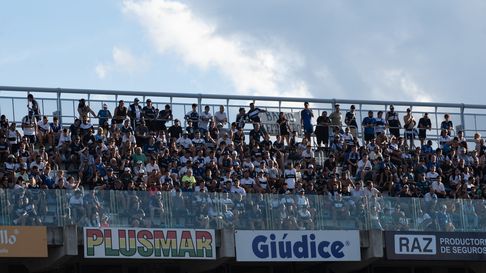 Los hinchas de Gimnasia disfrutan de la segunda bandeja del Estadio Juan Carmelo Zerillo Los hinchas de Gimnasia disfrutan de la segunda bandeja del Estadio Juan Carmelo Zerillo