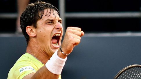 Carabelli sorprendió a todos y eliminó a Jarry en Chile. Carabelli sorprendió a todos y eliminó a Jarry en Chile.