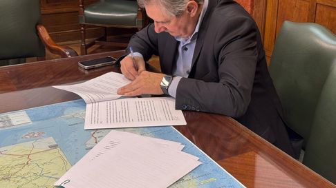 La Secretaría de Energía de la Nación enviará $5.199 millones al Municipio de San Rafael para cubrir la deuda por el avance actual del gasoducto. La Secretaría de Energía de la Nación enviará $5.199 millones al Municipio de San Rafael para cubrir la deuda por el avance actual del gasoducto.