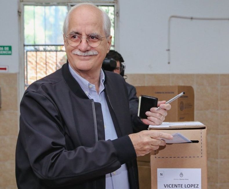 Jorge Taiana, referente de Fuerza Patria, también emitió su voto en Provincia Jorge Taiana, referente de Fuerza Patria, también emitió su voto en Provincia