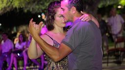Darán clases abiertas y gratuitas de tango en la Plaza Godoy Cruz Darán clases abiertas y gratuitas de tango en la Plaza Godoy Cruz