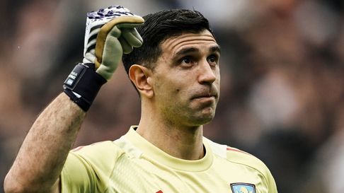 Dibu Martínez quiere hacer mas historia con el Aston Villa. Dibu Martínez quiere hacer mas historia con el Aston Villa.