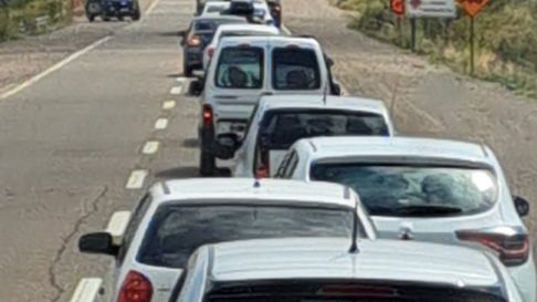 un camion y un auto chocaron en la ruta nacional 7 y hay varios heridos un camion y un auto chocaron en la ruta nacional 7 y hay varios heridos