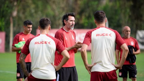 Eduardo Domínguez podría volver a recuperar a tres futbolistas para el próximo partido de Estudiantes Eduardo Domínguez podría volver a recuperar a tres futbolistas para el próximo partido de Estudiantes