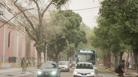 El viento Zonda vuelve a soplar en Mendoza. El viento Zonda vuelve a soplar en Mendoza.
