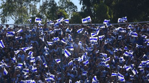 Los hinchas, en éste caso de Gimnasia, buscan armar la fiesta Los hinchas, en éste caso de Gimnasia, buscan armar la fiesta