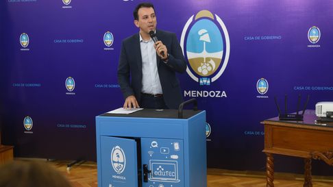Mendoza presentó Cumbre, una plataforma educativa digital desarrollada en la provincia que busca integrar tecnología, celulares y educación en un entorno híbrido y gamificado. Mendoza presentó Cumbre, una plataforma educativa digital desarrollada en la provincia que busca integrar tecnología, celulares y educación en un entorno híbrido y gamificado.