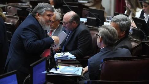 José Mayans preside el bloque del PJ en la cámara alta. José Mayans preside el bloque del PJ en la cámara alta.