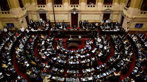 La oposición no pudo sostener en Diputados la reforma impulsada por los gobernadores que buscaba modificar la coparticipación del impuesto a los combustibles. La oposición no pudo sostener en Diputados la reforma impulsada por los gobernadores que buscaba modificar la coparticipación del impuesto a los combustibles.